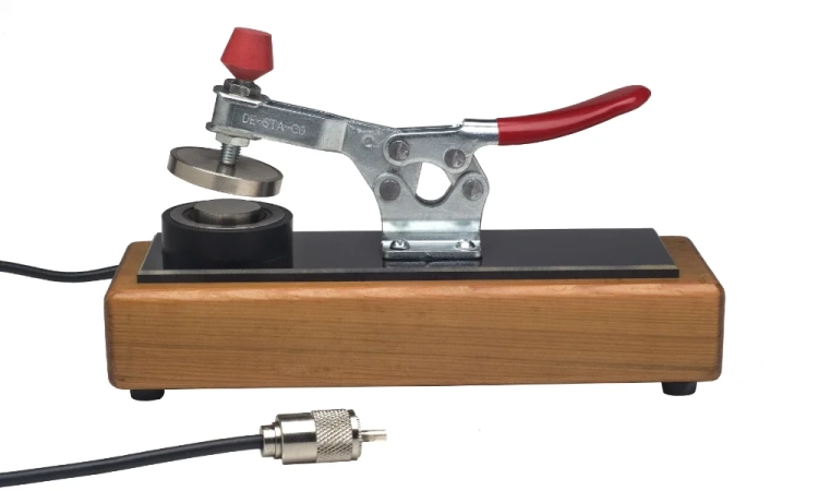 Delmhorst 43-E to elektroda zaciskowa przeznaczona do testowania cienkich arkuszy