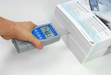 Schaller humimeter RH5 – wilgotnościomierz do stosu papieru - pomiar